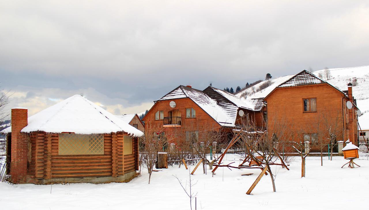 Pid Goroyu Hotel Chorna Tysa Exterior photo